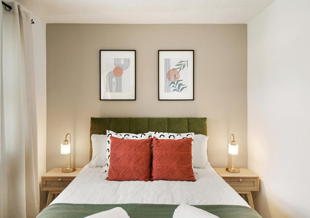 East London House Near Tube With Parking Villa Luaran gambar
