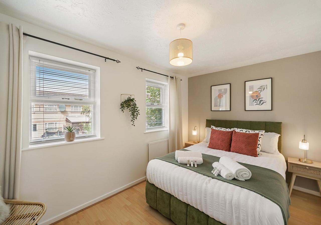 East London House Near Tube With Parking Villa Luaran gambar